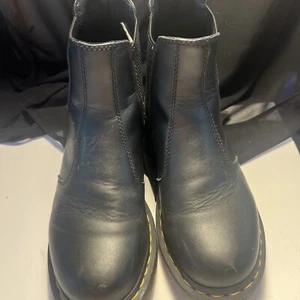 Dr. Martens VEGAN LEATHER 2976 Chelsea Boots Women’s US 9 - Picture 1 of 9
