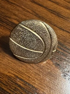 Basketballkörbe NBA Anstecknadeln Hutnadel gold metallfarben Push Pin Verschluss - Bild 1 von 3