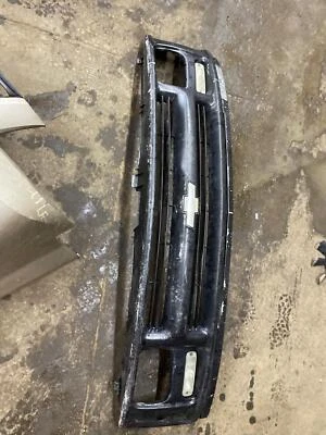 Grille CHEVY EXPRESS 3500 96 97 98 99 00 01 02 - Imagem 1 de 4