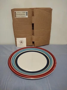 Plato redondo Longaberger EE. UU. pintado a mano Welcome Home - rojo, blanco y azul - Imagen 1 de 12