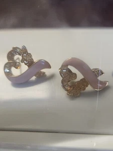 Vintage Avon Pink Ribbon Breast Cancer Awareness earrings w/ flowers - Picture 1 of 3