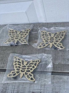 Vintage Brass Butterfly Trivet Tray Set of 3 w/ Pegged Feet 4”x3” NIB - Picture 1 of 10