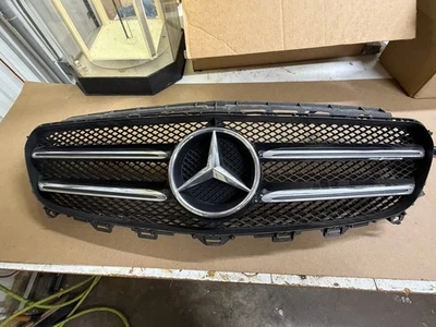 2019 MERCEDES BENZ  E300 GRILLE OEM Black - Image 1 of 4