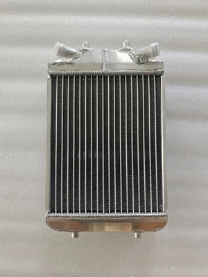 Radiador auxiliar izquierdo para Audi RS3 RS5 RS6 RS7 S8 TT RS 2013-2020 Foto 1 de 4