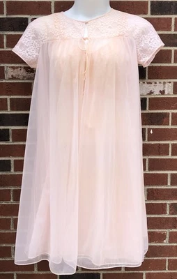 Conjunto de bata de encaje de gasa rosa vintage Vanity Fair 36 lencería Pegnoir sexy Foto 1 de 4