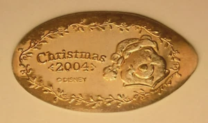 POOH IN SANTA CAP CHRISTMAS 2004 Souvenir Medal ~ TDL0446 / Tokyo Disneyland - Picture 1 of 1