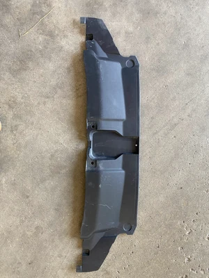 Audi A6, S6 2012-2015 cubierta de acceso de soporte de radiador superior delantero OEM 4G0807081 Foto 1 de 4