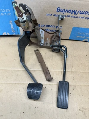 94-97 Honda Accord Used BRAKE PEDAL 94 95 96 97 Accord BRAKE Pedal Only - Image 1 of 4