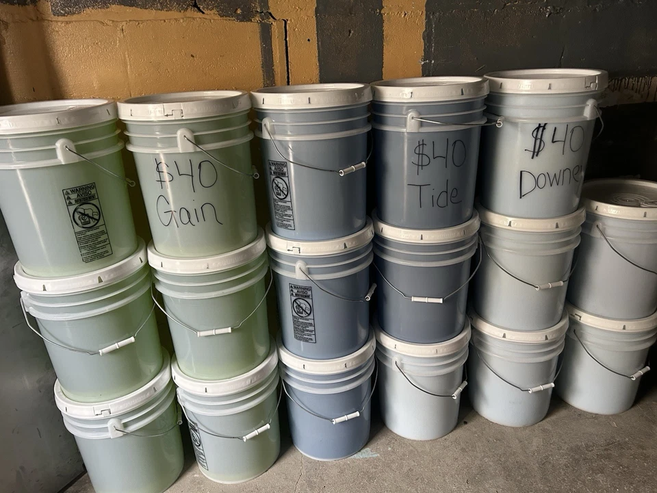 LÍQUIDO DETERGENTE PARA ROPA 5 GALONES Foto 1 de 4