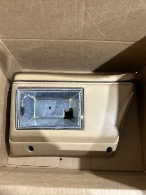 Chevy Caprice 1977-1990 panel de puerta trasera derecha manija reposabrazos bronceado Foto 1 de 4