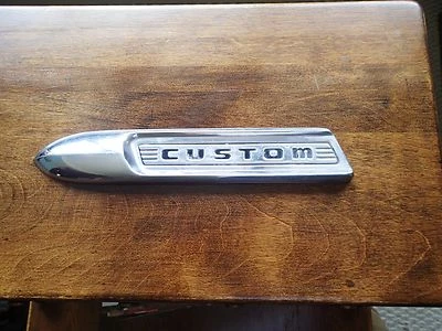 Ford Custom Deluxe 1950 camioneta Woodie Woody guardabarros emblema Foto 1 de 4