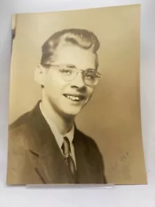 VINTAGE PHOTO YOUNG MAN (81) - Picture 1 of 1