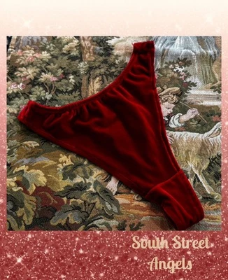 DE COLECCIÓN VICTORIA'S SECRET ~ BRAGAS TANGA TERCIOPELO ROJO ~ TALLA MEDIANA Foto 1 de 4