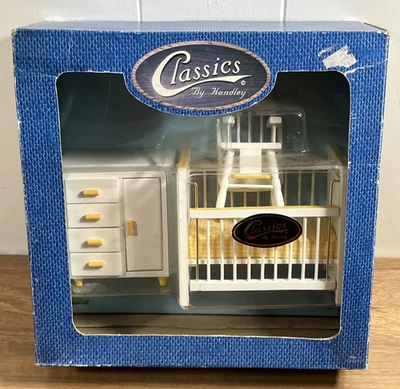 Nueva Casa de Muñecas Miniaturas Muebles Bebé Guardería Cuna Silla Alta De Colección Clásicos Foto 1 de 4