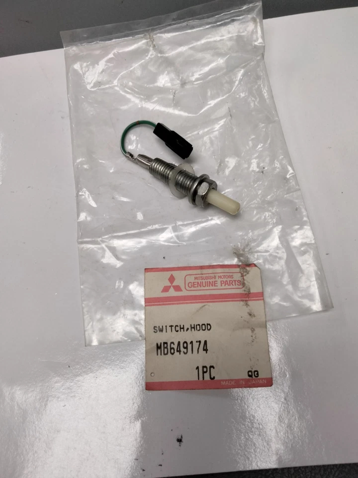 Interruptor de capô Mopar/Mitsubishi NOS 92-93 Dodge Stealth - Imagem 1 de 1