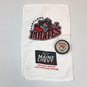 Disco de colección de recuerdo de hockey de los piratas de Portland y toalla de rally promocional - Imagen 1 de 10