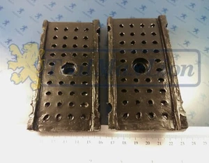 Jeu de 2 semelles sup. et inf. de fixation milieu Peugeot 403 L et U5 2ème mont. - Picture 1 of 3