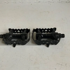 Pair of Antique Vintage Bicycle Pedals All Metal - Picture 1 of 3