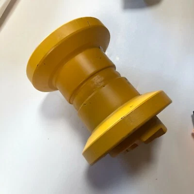 RB511-21700 TRACK ROLLER FITS KUBOTA KX71-3RI KX71-3 U35 U35S2 U35-S KX91-3 U30 - Image 1 of 4