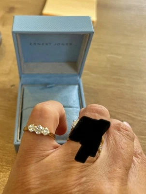 Anel trilogia ouro 9 quilates diamante 0,5 quilate 3 diamantes naturais. Totalmente marcado. Tamanho J - Imagem 1 de 4