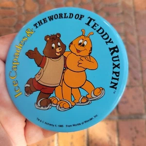 THE WORLD OF TEDDY RUXPIN ICE CAPADES PIN Bear BUTTON 1985 LARGE - Picture 1 of 3