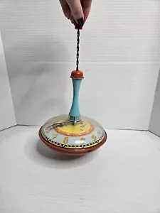 Giocattolo di plastica in latta vintage 1958 D.B.P. ang. Orologio Spinning Germania Occidentale - Foto 1 di 10