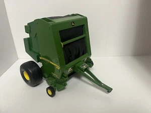 ERTL 1/16 JOHN DEERE 568 MEGAWIDE ROUND BALER FOR TRACTOR - Picture 1 of 7