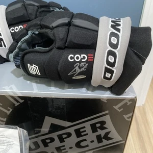 Guantes de hockey auténticos autografiados por Quinton Byfield Sherwood cubierta superior certificado de autenticidad - Imagen 1 de 5
