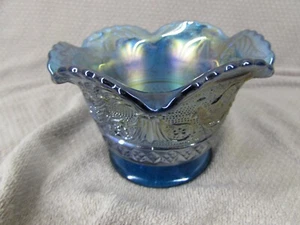 Tazón de pedestal abierto de vidrio de carnaval azul Arch Scroll - Imagen 1 de 5