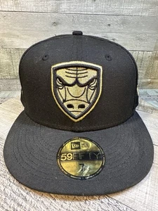 Gorra ajustada New Era 59FIFTY Chicago Bulls Shield Logo talla 7 negra dorada NBA - Imagen 1 de 12