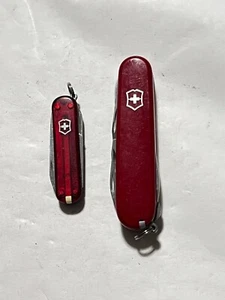 Lot of 2 Victorinox Swiss Army knives - Super Tinker - Classic Signature - Picture 1 of 12