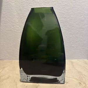 Unmarked Heavy Emerald Green Glass Vase Clear Base 8.25” Tall 4.71” Wide Base - Picture 1 of 14