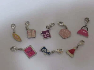 Vintage Studio 2B Mädchen Charm Sammlung Menge 8 Charms im Ruhestand - Bild 1 von 1