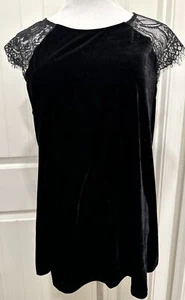 Wallpapher Women’s Black Lace Sleeve Polyester Velvet Blouse Top SZ XL NWT - Picture 1 of 14