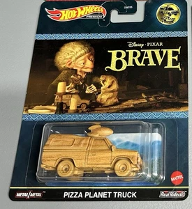 Hot Wheels Premium Pop Culture Brave Toy Story Pizza Planet Camion Real Riders - Foto 1 di 2