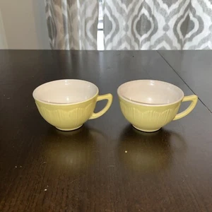 2 Macbeth Evans Petalware Cremax Tee Kaffee Tassen gelb & weiß - Bild 1 von 4