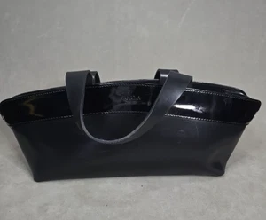 Cartera de cuero liso Furla con detalles de charol negra 2 asas - Imagen 1 de 9