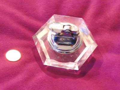 Elegante encendedor de cigarrillos de gas de colección biselado cristal polígono cromo sobremesa Foto 1 de 4