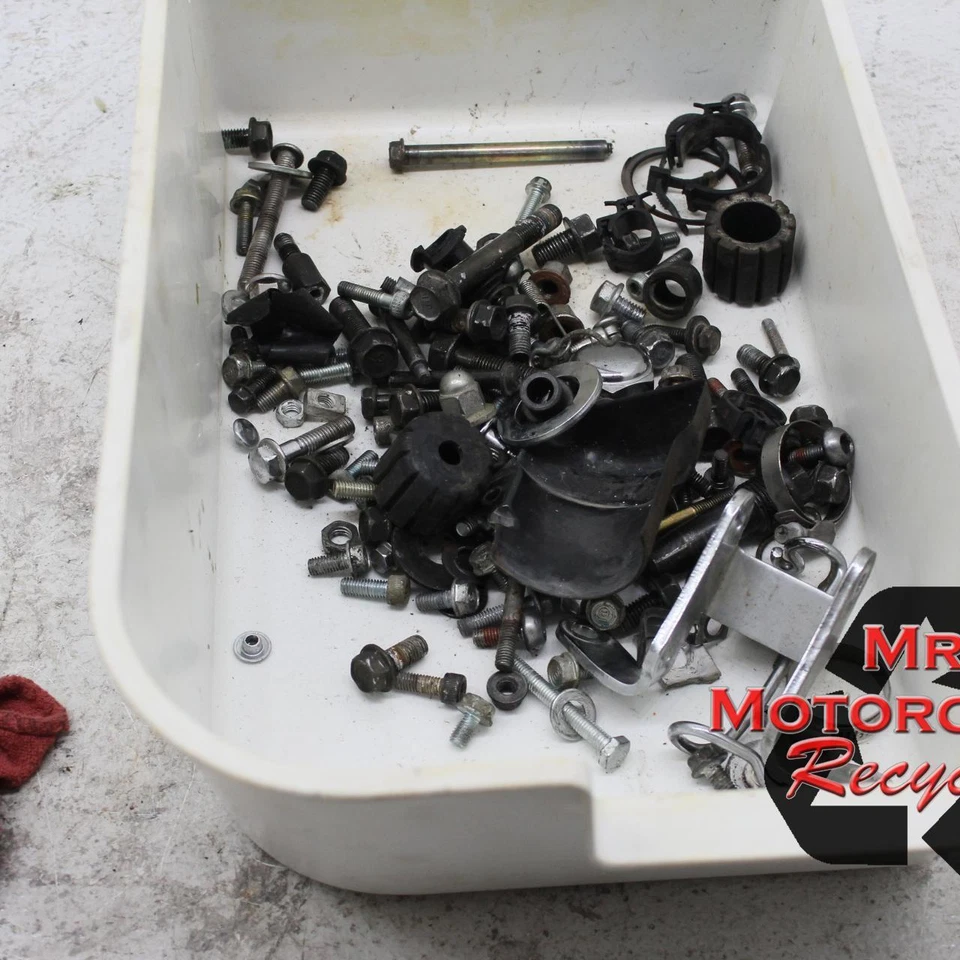 02 03 04 05 HONDA VTX VTX1800 1800 FUNDIDO OEM TUERCAS Y PERNOS MISCELÁNEOS C6D Foto 1 de 3