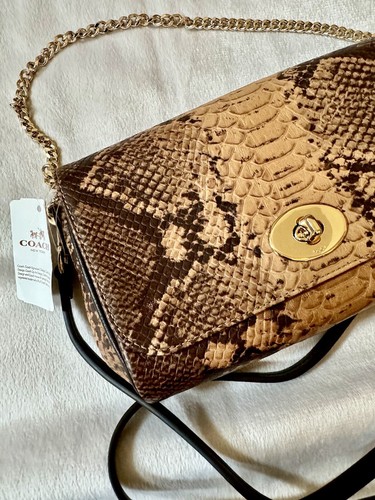 Coach NUOVA Borsa a tracolla in mini pelle rubino pitone in rilievo con catena oro
