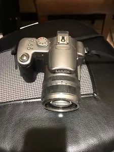 Panasonic Lumix DMC-FZ30 8MP 12x ZOOM DIGITAL CAMERA w/ BATTERY / CHARGER SILVER - Picture 1 of 1