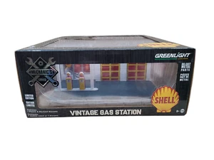 Greenlight Mechanic's Corner Vintage Shell Gas Station Die Cast 1:64 NEW IN BOX - Picture 1 of 12