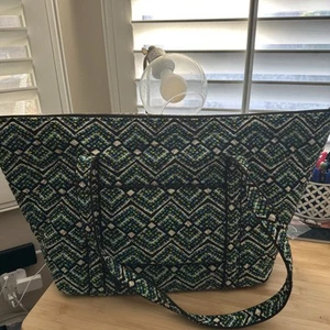 Gorgeous Vera Bradley Large Zippered Tote! Rain Forest Pattern! New! No Tags. - Picture 1 of 4