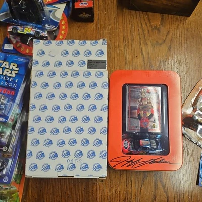 NASCAR 2001 Acción - Jeff Gordon ~ DUPONT / 2001 WINSTON CUP CHAMPION con Caja Foto 1 de 2