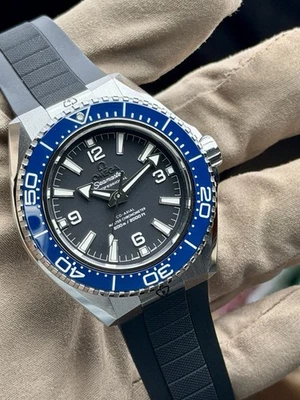 Omega Seamaster Planet Ocean 600 М 42 мм синий резиновый ремешок 2025 выпуск - Изображение 1 из 4