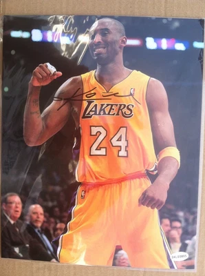 Foto firmada Kobe Bryant 8x10 a color con certificado de autenticidad (+) Foto 1 de 2