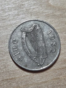 Irland 5 Pence (5 Pingine), 1982. KM# 22, Kupfer-Nickel. Stier. Clairseach. - Bild 1 von 4