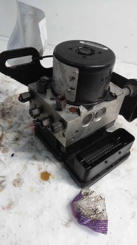 Jeep Grand Cherokee 2007 ABS bomba y conjunto de motor OEM 05179771AA, 68004830AA Foto 1 de 3