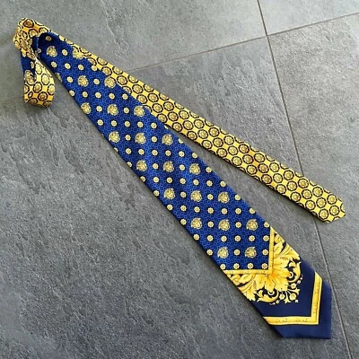 Gravata de seda azul GIANNI VERSACE estampa floral e barroca Medusa - Imagem 1 de 4