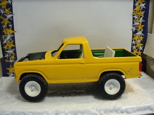 Fundimensions Ford Bronco Built Model Car - Picture 1 of 8